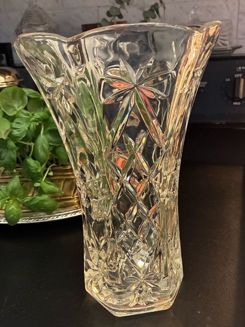 Vintage Anchor Hocking EAPC Large Crystal Cut Glass Vase Cottage Grandmillennial - Picture 2 of 6